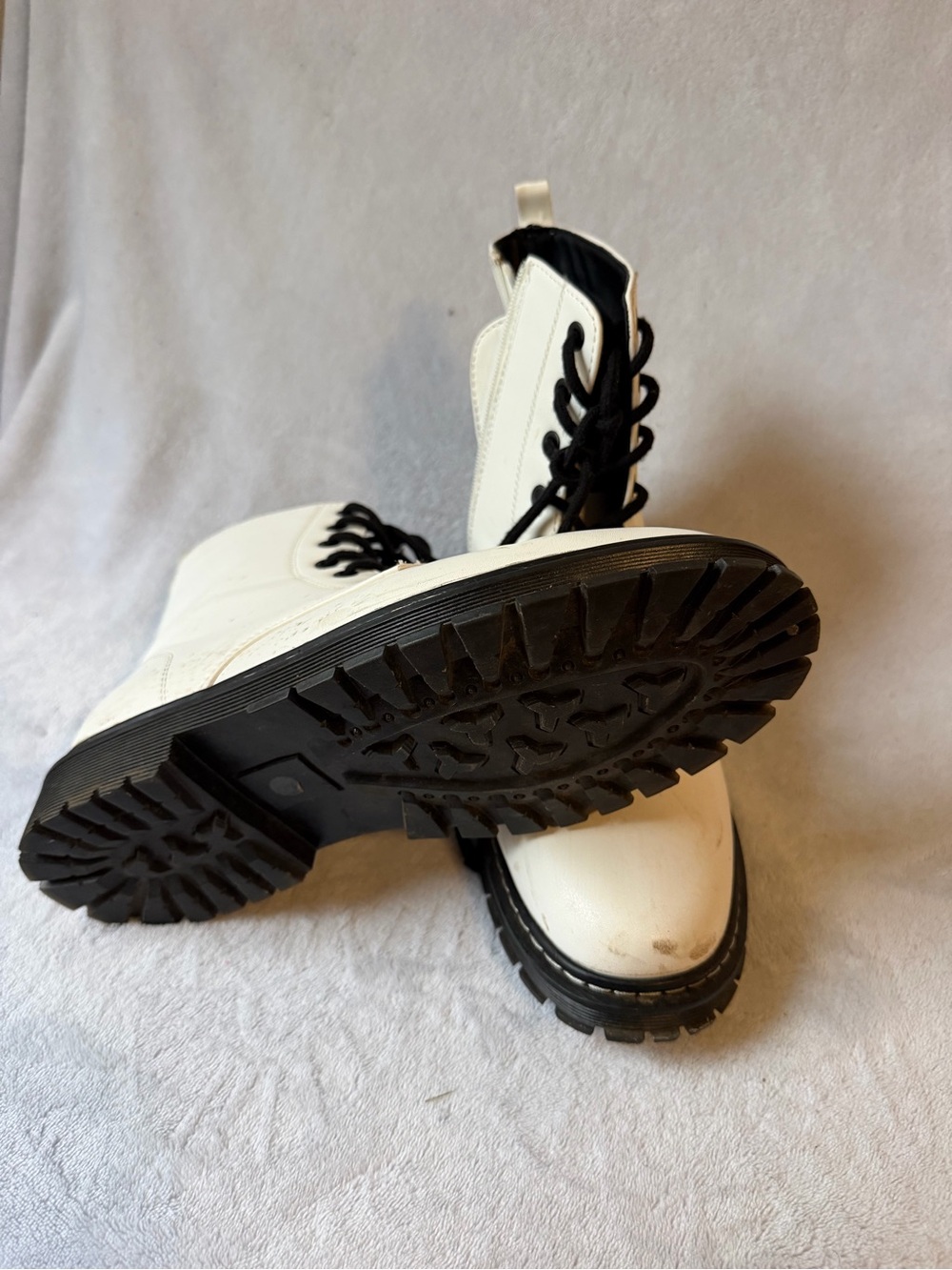2020 IN Combat Boots Women 8.5 White Good Lace Up Chunky Sole - Picture 5 of 6